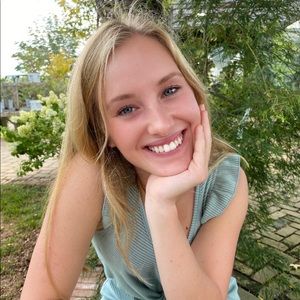 Meet your Posher, Naomi